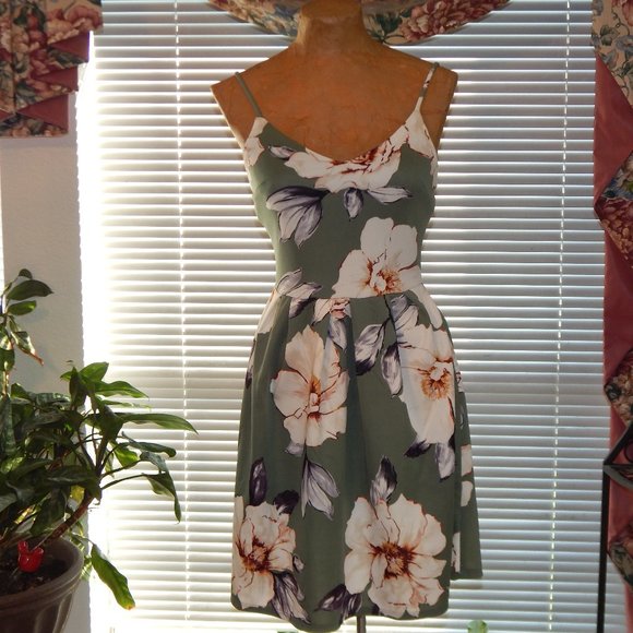Monteau Dresses & Skirts - NWT Green Floral Slip Dress MONTEAU S 6 8
